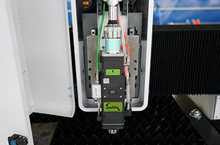 Sestava in vzdrževanje laserskega rezanja-glava iz kovinskih vlaken-laser-rezalni stroj-1